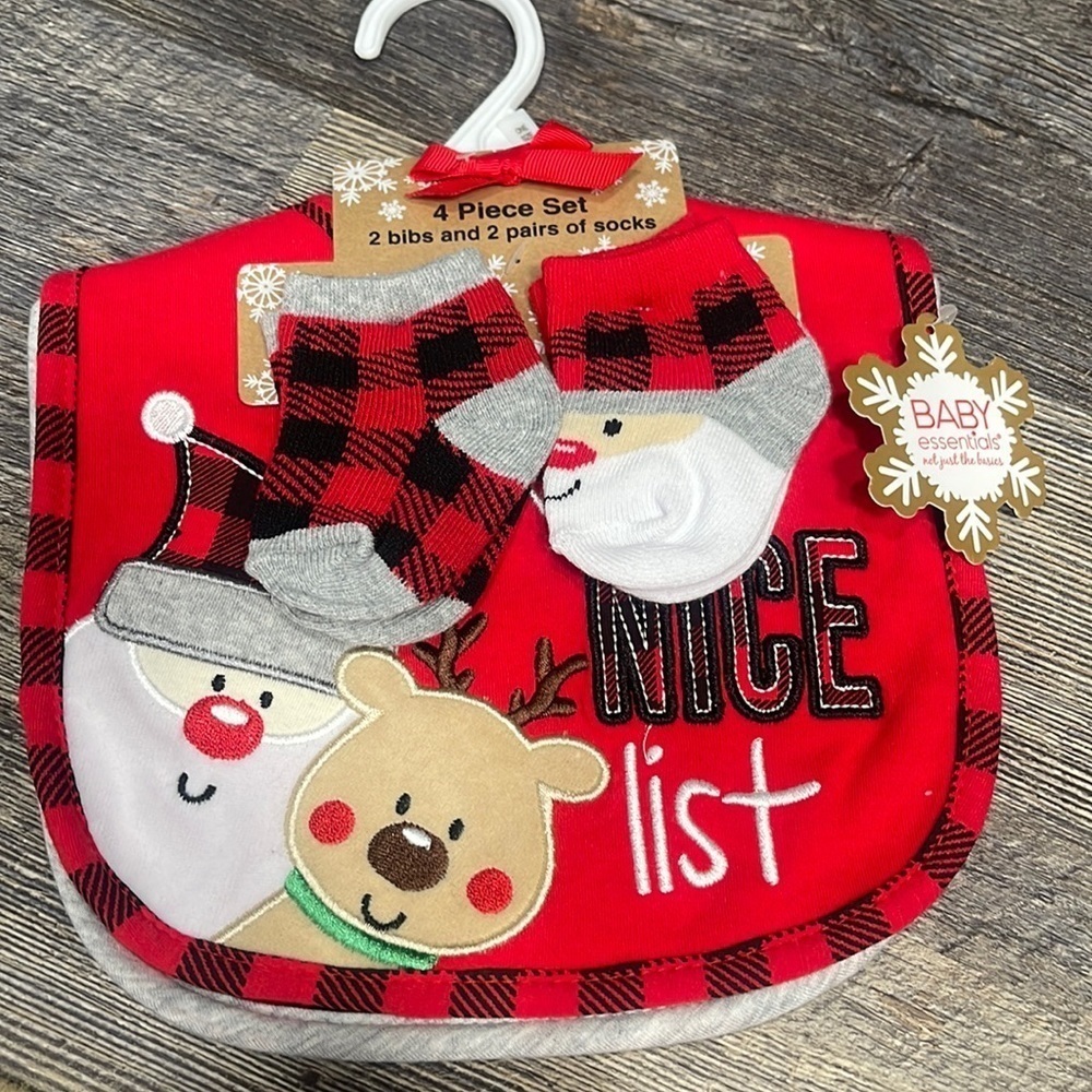 Baby’s bibs set